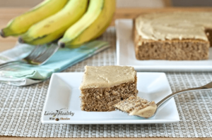 Anana Poppy Seed Cake With White Chocolate Vanilla Bean Frosting