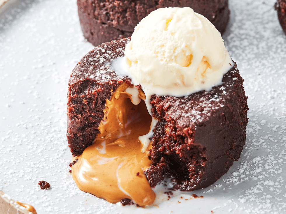 190508 peanut butter explosion cake horizontal 3 1558038425