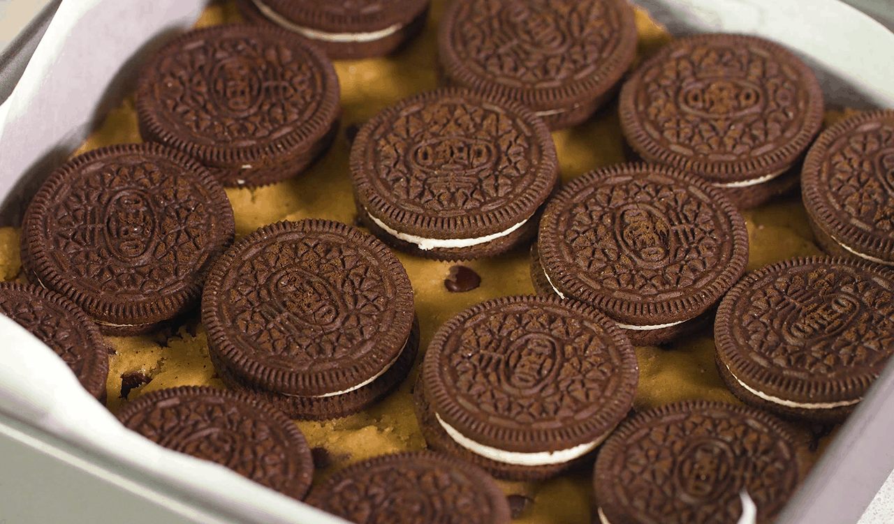 How to Make the Ultimate Slutty Brownies From Scratch