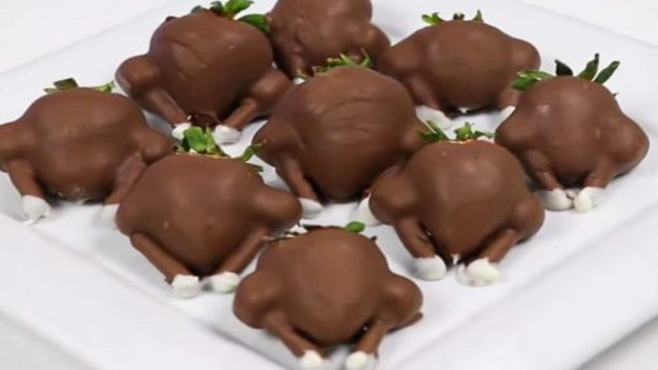 How To Make Turkey-Shaped Chocolate-Covered Strawberries For Thanksgiving
