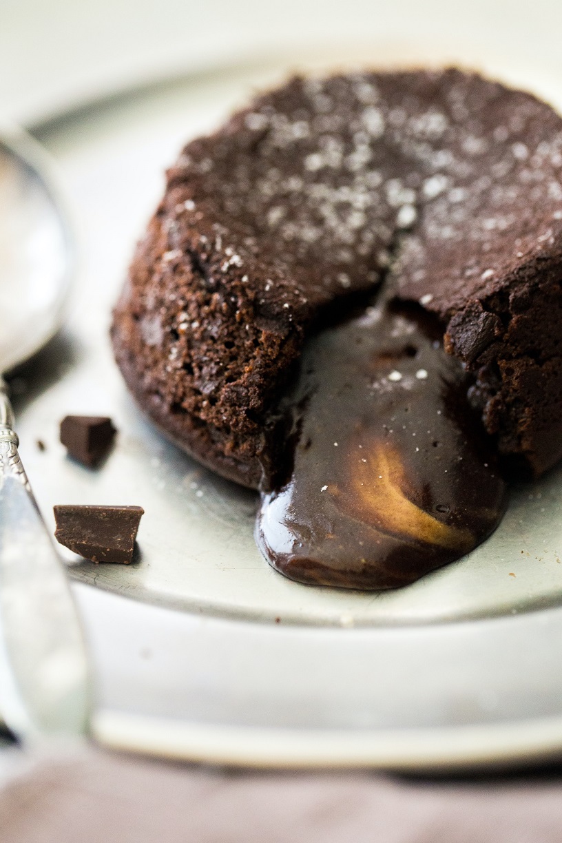 A recipe for molten chocolate cake that will definitely make you happy