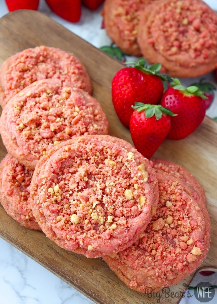 overhead shot of strawberry crunch cookies with fresh strawberries on the side